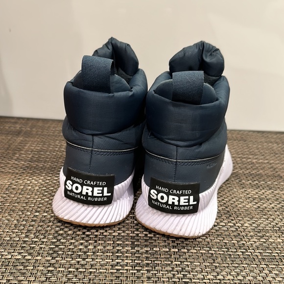 Sorel, Out N About Puffy Zip Boots - Picture 3 of 5